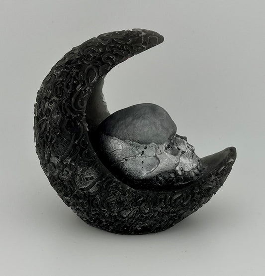 Resin Item 23111 Moon with Skull