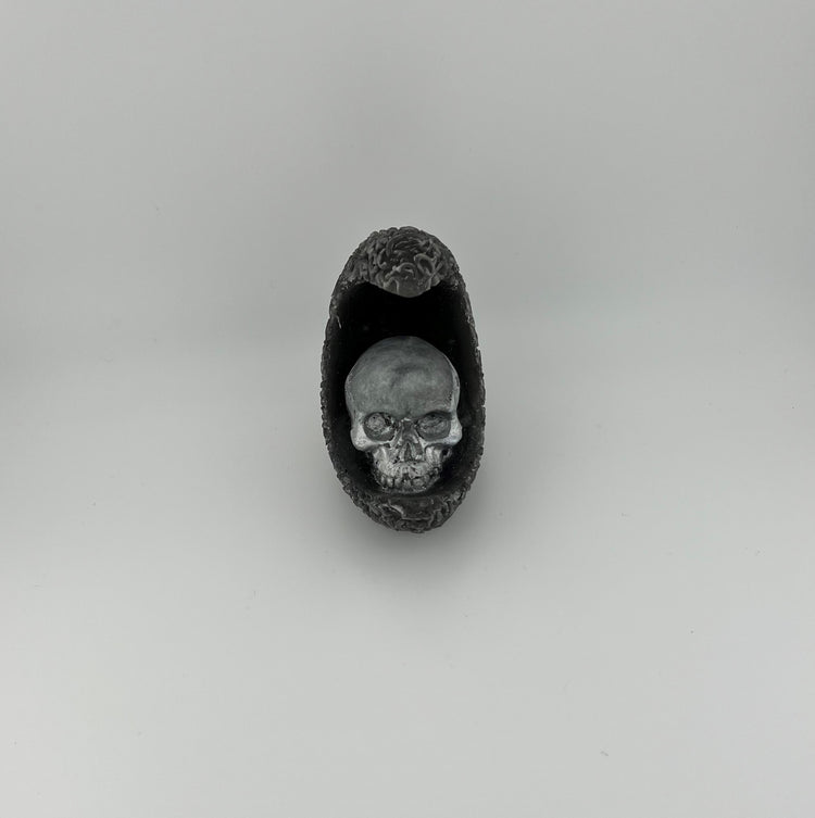 Resin Item 23111 Moon with Skull