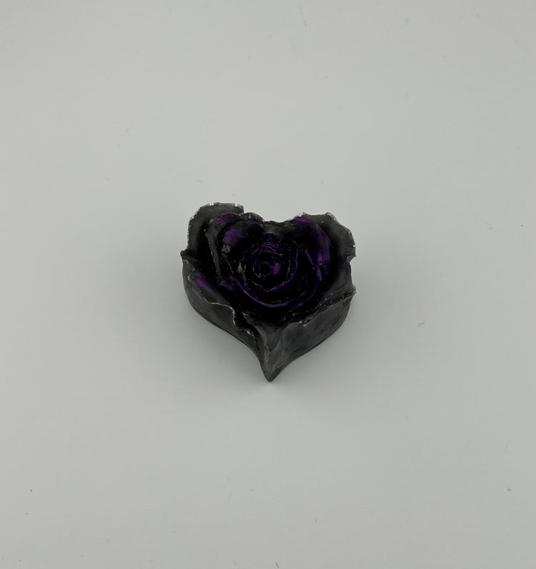 Resin Item 23119 Rose Heart-Shaped