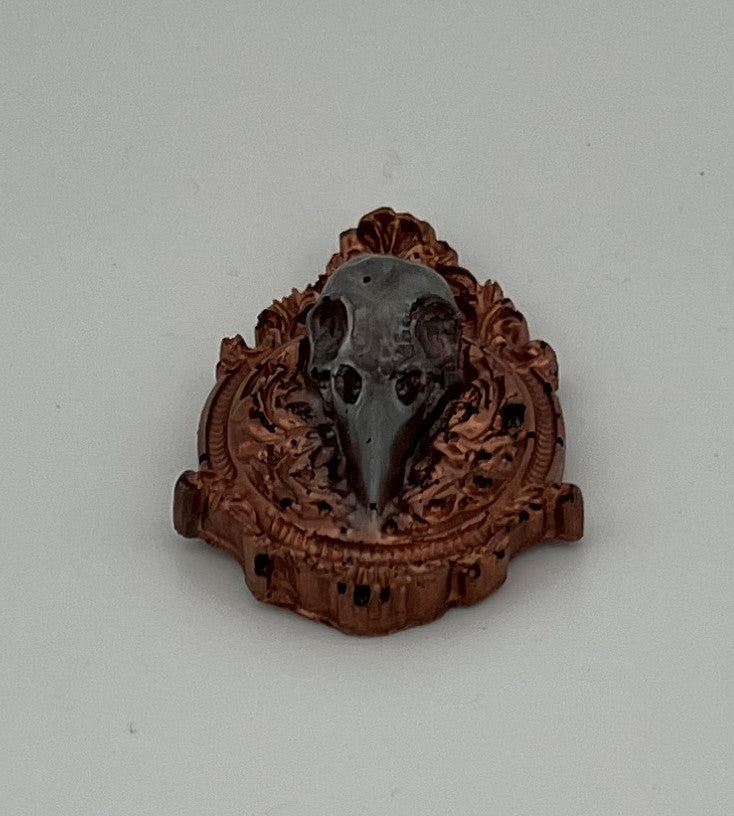 Resin Item 23133 Raven Skull on Frame MAGNET