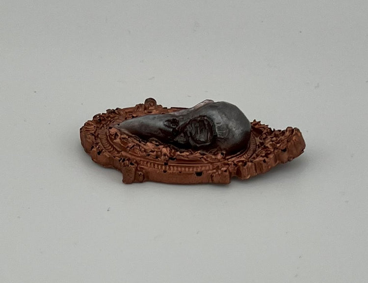 Resin Item 23133 Raven Skull on Frame MAGNET