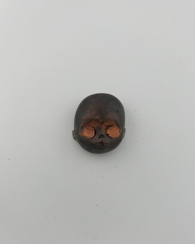 Resin Item 23134 Creepy Doll Face MAGNET